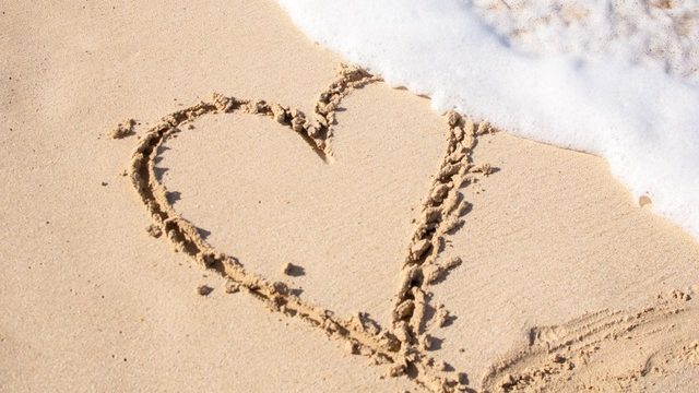 thumbnail_beige-sand-with-heart-engrave-697740